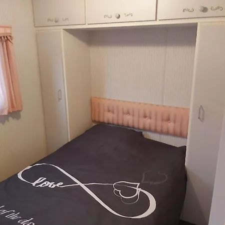Caravan 2 Bedroom - New Ideal De Haan