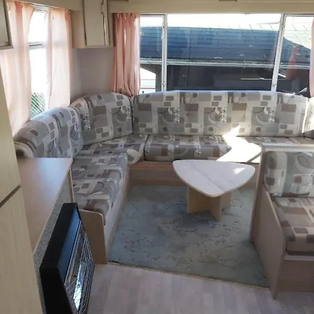 Caravan 2 Bedroom - New Ideal De Haan