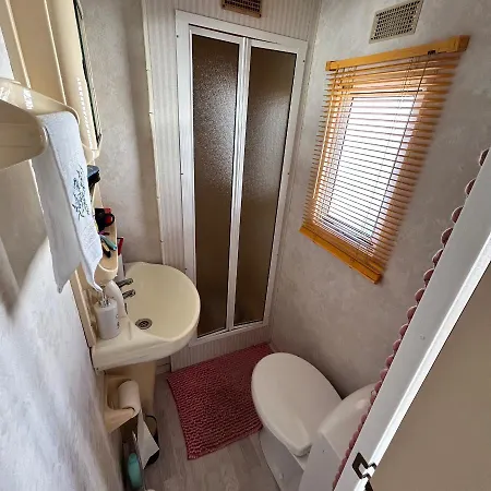 Caravan 2 Bedroom - New Ideal De Haan